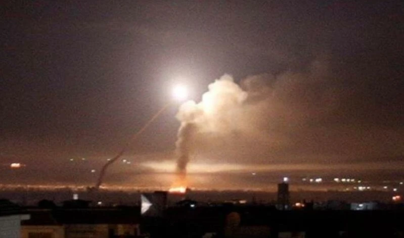 Ejército israelí confirma ataque con misil contra posición militar siria en Quneitra.