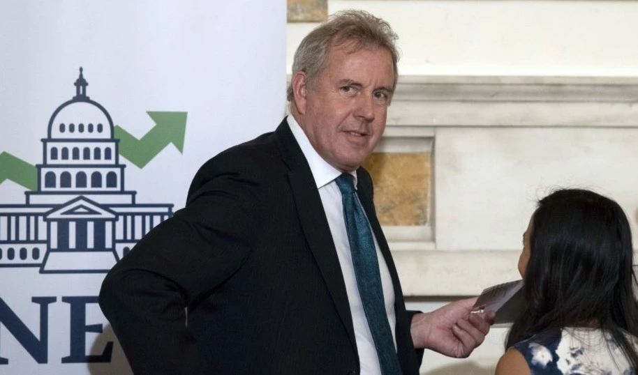 Embajador del Reino Unido en Estados Unidos renuncia a su cargo.