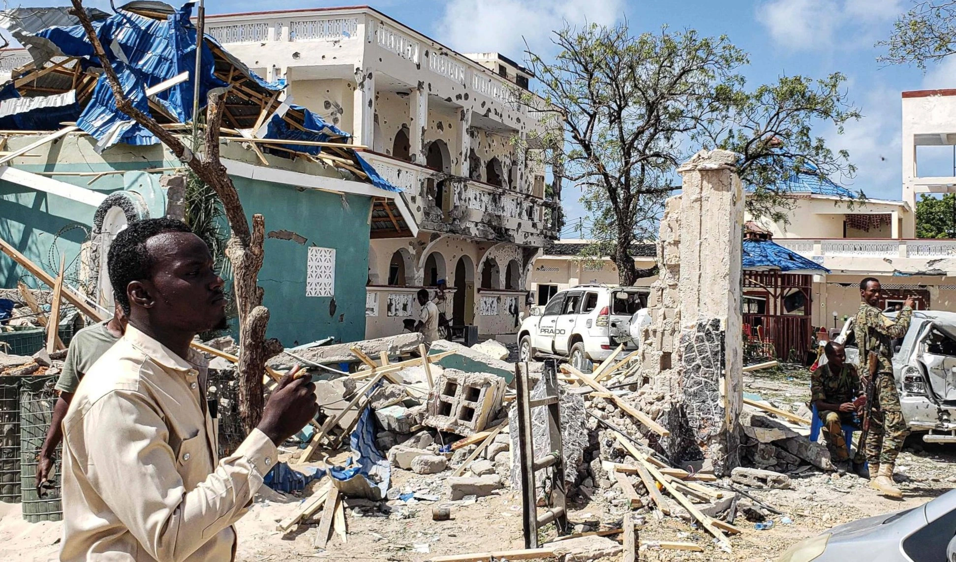 Ataque contra hotel en Somalia deja 26 muertos y más de 50 heridos. Ataque contra hotel en Somalia deja 26 muertos y más de 50 heridos.