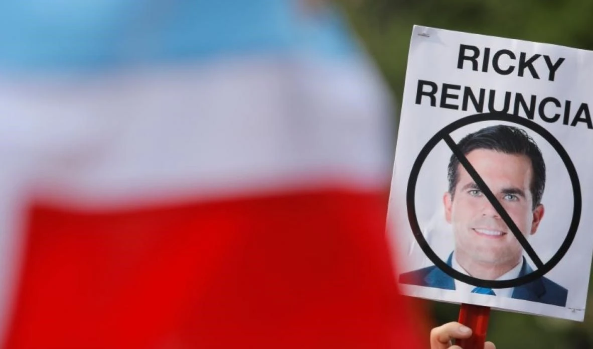 Miles de manifestantes exigen renuncia de gobernador de Puerto Rico frente a Capitolio de San Juan