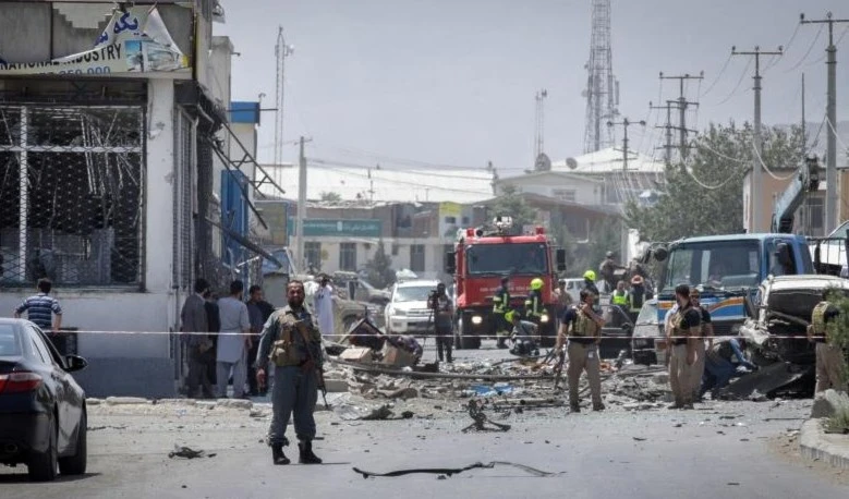 Triple atentado deja al menos 12 muertos y 41 heridos en Kabul.