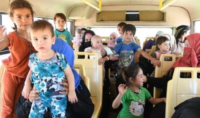 Hasta 800 refugiados regresan a Siria cada semana, reporta el Centro Ruso de Reconciliación.