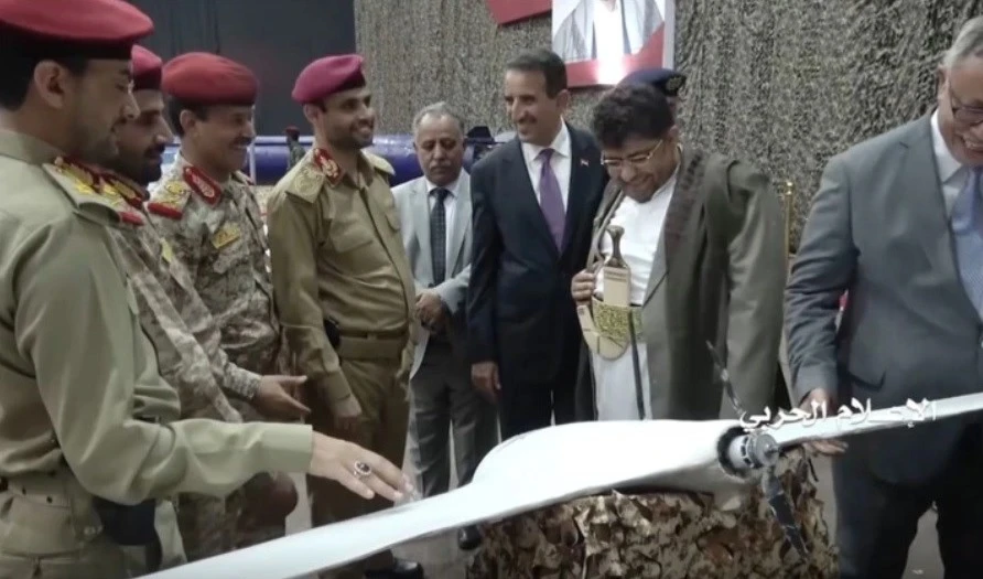 Fuerzas yemenitas presentan nuevos modelos de drones. Fuerzas yemenitas presentan nuevos modelos de drones.