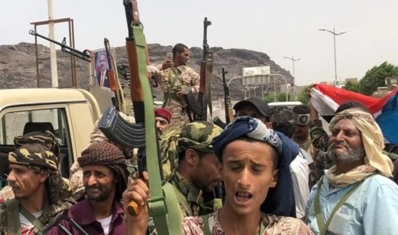 Reconocemos la derrota en Adén, afirma ministro del gobierno de Hadi.