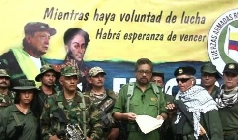 Sector de las FARC-EP retoma las armas ante traición de Estado colombiano de Acuerdos de Paz.