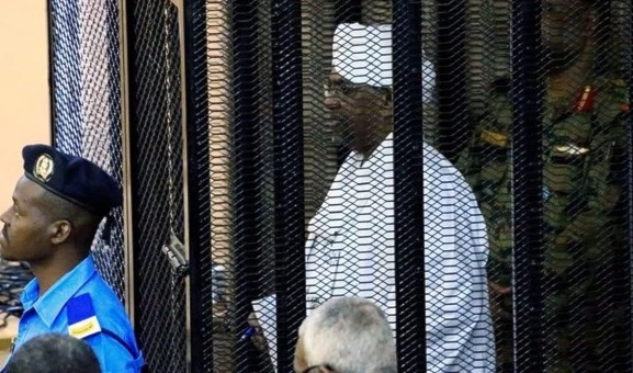 Al-Bashir confiesa haber recibido $25 millones de Bin Salman.