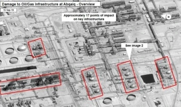 Imágenes satelitales muestran ataques contra las instalaciones de la refinería saudita Aramco.