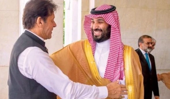 Bin Salman y Trump me pidieron que hablara con Rouhani para calmar la situación en el Golfo, revela primer ministro paquistaní.