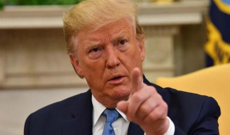 Trump emite nuevas críticas sobre autor de denuncia en su contra.