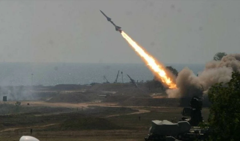 Fuerzas yemenitas aniquilan a varios efectivos sauditas en Jizan y Asir.