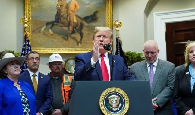 Demócratas refutan nuevas alegaciones de Trump sobre asesinato del general Suleimani.