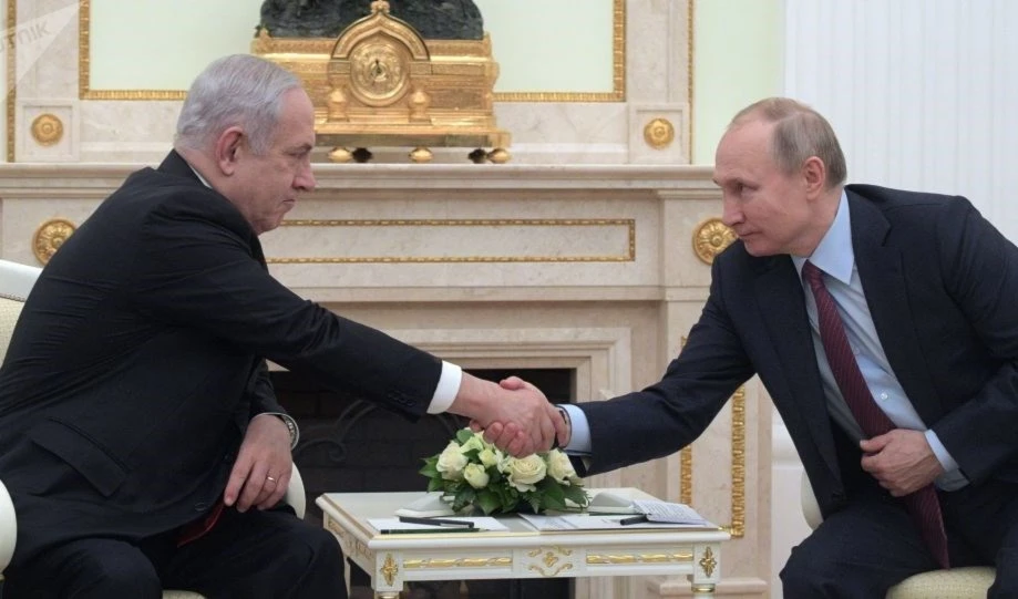 Encuentro entre el presidente ruso, Vladimir Putin (derecha) y el premier israelí, Benjamín Netanyahu, en Moscú, el jueves 30 de enero de 2020.