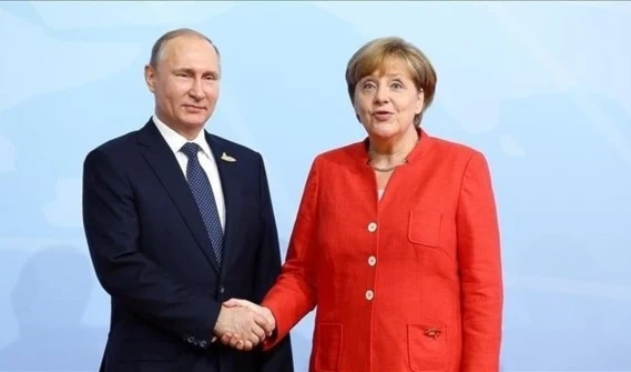 Putin y Merkel discuten temas relacionados con Libia y el "acuerdo del siglo".
