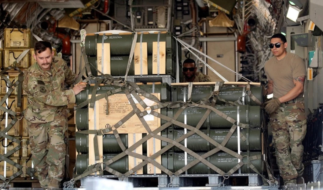 Trump: "EE.UU. acaba de gastar 2 billones en hermosas armas, si Irán nos ataca responderemos sin dudar". Trump: "EE.UU. acaba de gastar 2 billones en hermosas armas, si Irán nos ataca responderemos sin dudar".