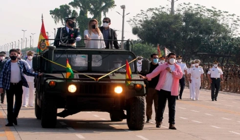 Gobierno de facto de Bolivia rinde honores a asesinos del Che Guevara