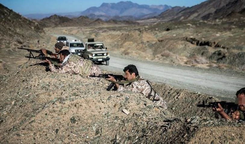 Fuerzas iraníes abaten a tres terroristas en el oeste del país. Fuerzas iraníes abaten a tres terroristas en el oeste del país.