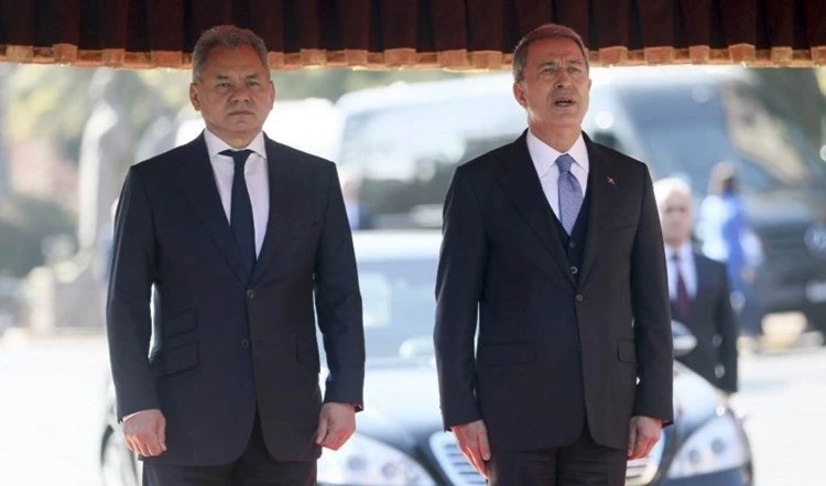 Ministros de Defensa ruso y turco discuten situación de Nagorno-Karabaj, Siria y Libia.