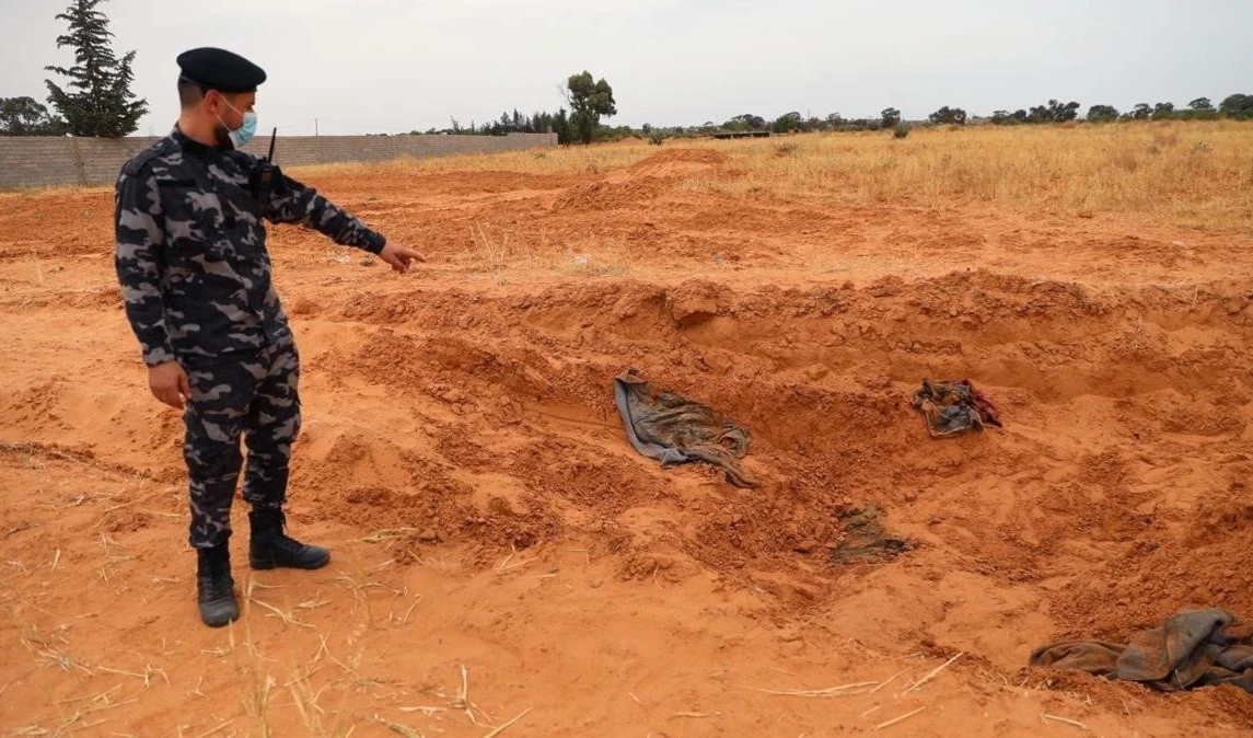 Hallan fosas comunes en Libia.