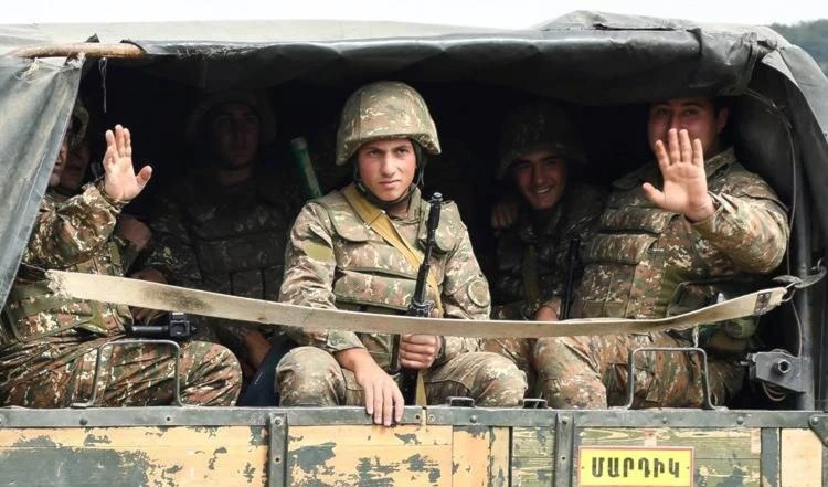 Continíua el conflicto militar en Nagorno-Karabaj.