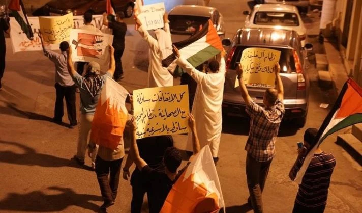 Oposición bahreiní protesta contra la normalización con (Israel).