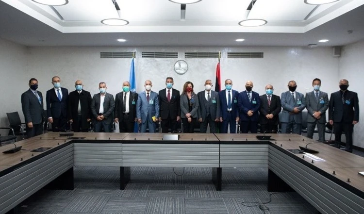 Delegaciones libias en Ginebra firman acuerdo permanente de alto el fuego.