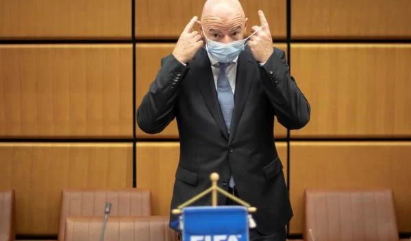Presidente de la FIFA Infantino padece Covid-19