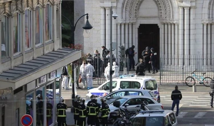 Al menos tres muertos y heridos por un ataque con cuchillo en una iglesia en Francia