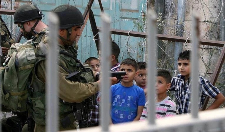 Niños palestinos sufren tortura y abusos en cárceles israelíes. Niños palestinos sufren tortura y abusos en cárceles israelíes.