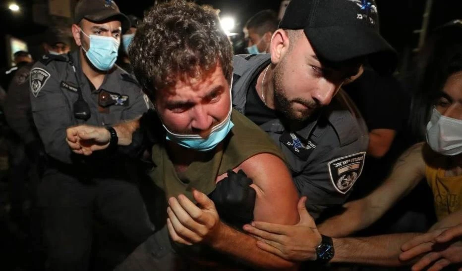 Protestas en (Israel) terminan en enfrentamientos contra la policía y arrestos.