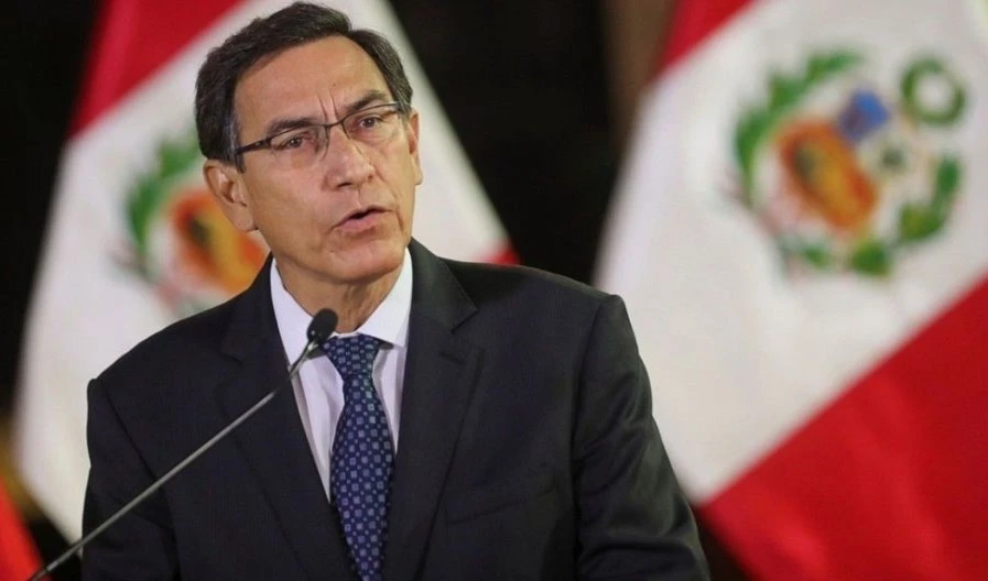 Martín Vizcarra destituido como presidente por el Congreso peruano.