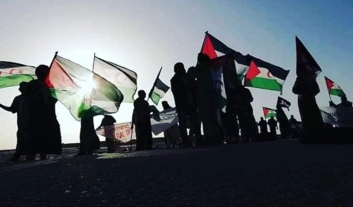 Manifestantes pacíficos saharauis en la franja del Guerguerat.