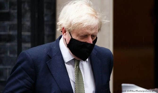 Boris Johnson en cuarentena tras tener contacto con contagiado de Covid-19.