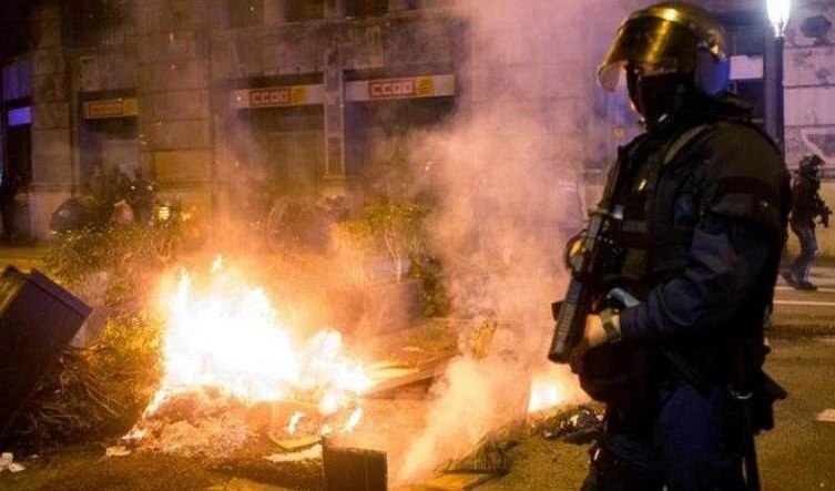 Masivas protestas contra el confinamiento en España.