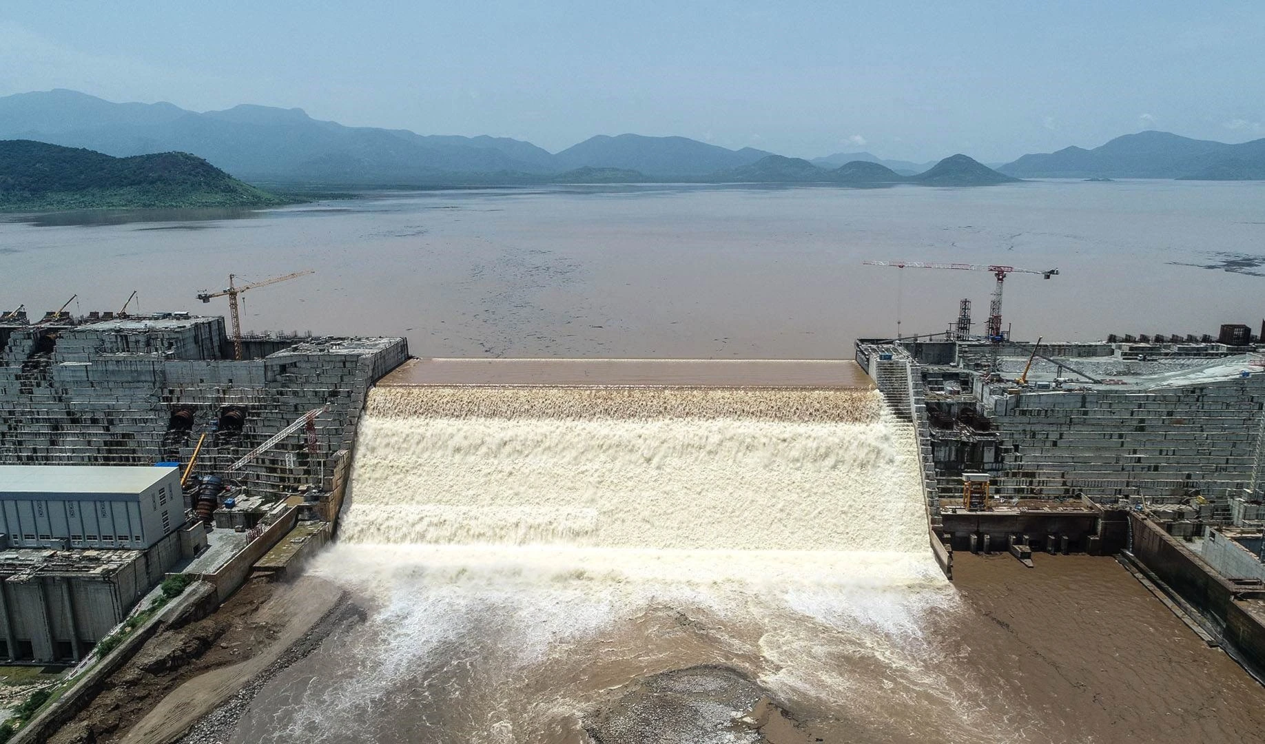 Egipto insiste en trato vinculante sobre presa en Nilo Azul.