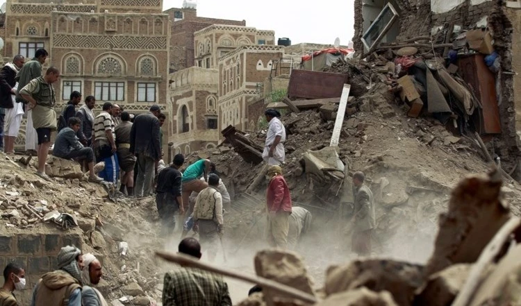 Coalición saudita bombardea zonas residenciales en Yemen. Coalición saudita bombardea zonas residenciales en Yemen.