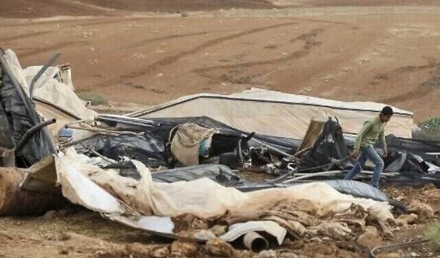 Ocupación israelí demuele comunidad beduina en Cisjordania.