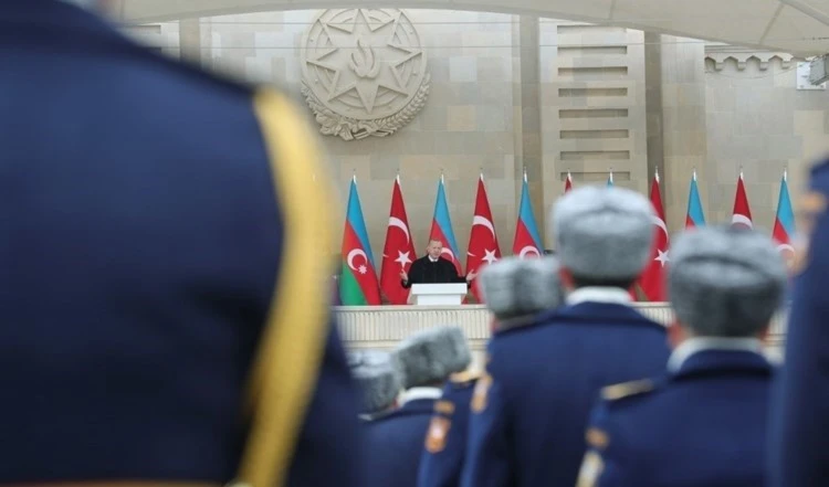 Canciller turco llama a Zarif a reafirmar el respeto por la soberanía de Irán. Canciller turco llama a Zarif a reafirmar el respeto por la soberanía de Irán.