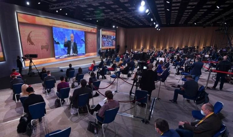 Periodistas participan en la conferencia de prensa del Presidente Vladimir Putin