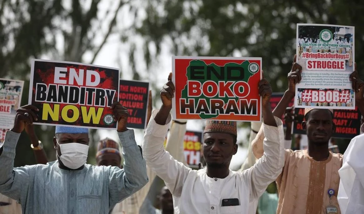 Liberan a más de 300 estudiantes raptados por Boko Haram