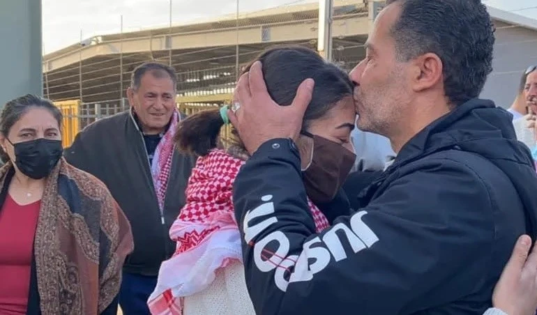 Estudiante palestina liberada de la cárcel israelí narra las torturas que sufrió. Estudiante palestina liberada de la cárcel israelí narra las torturas que sufrió.