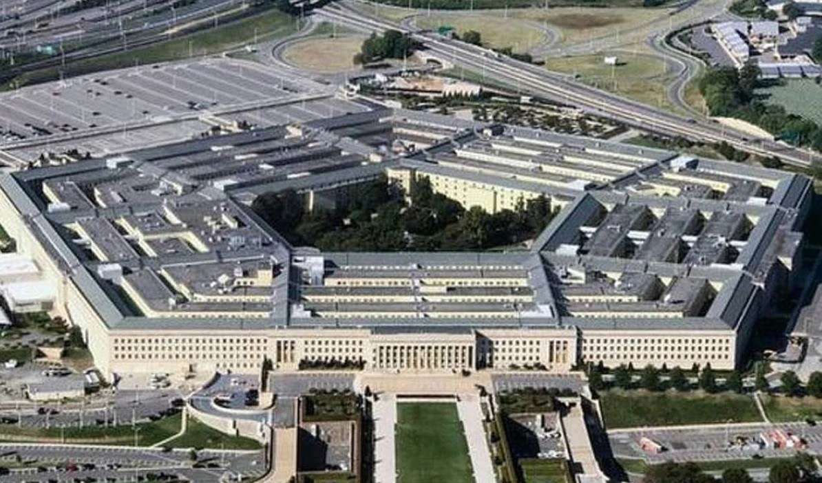 Pentágono rechaza cooperar con equipo de inteligencia de Biden.