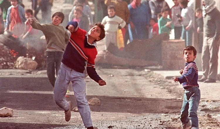 La Intifada de las Piedra, epopeya popular, patriótica e inspiradora. La Intifada de las Piedra, epopeya popular, patriótica e inspiradora.