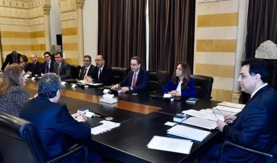 Delegación del Fondo Monetario Internacional (FMI) se reúne con funcionarios libaneses en Beirut.