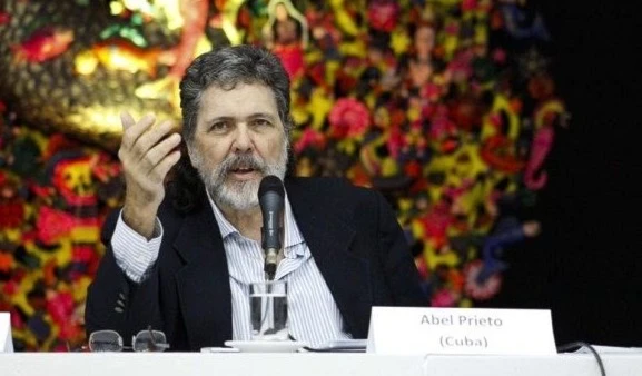 Abel Prieto es autor de libros como “Noche de sábado” y “El vuelo del gato”. Foto: Página/12.