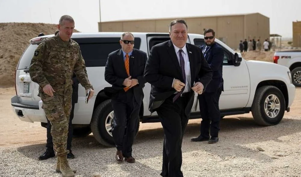 Pompeo visita base militar de EE.UU. en Arabia Saudita. Pompeo visita base militar de EE.UU. en Arabia Saudita.