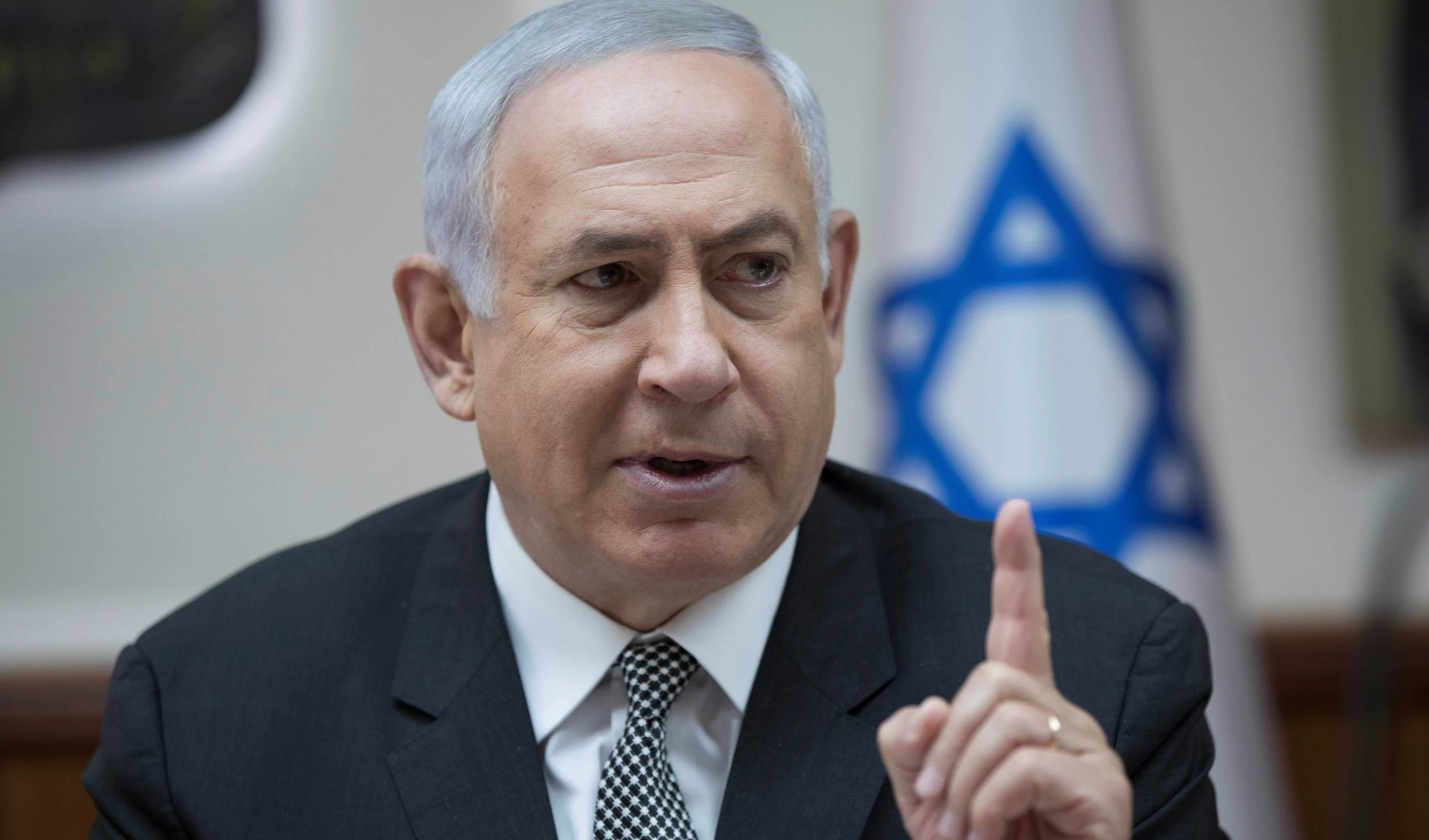 Netanyahu: "Ellos saben que nos están atacando y estamos listos para atacarlos y eliminarlos". Netanyahu: "Ellos saben que nos están atacando y estamos listos para atacarlos y eliminarlos".