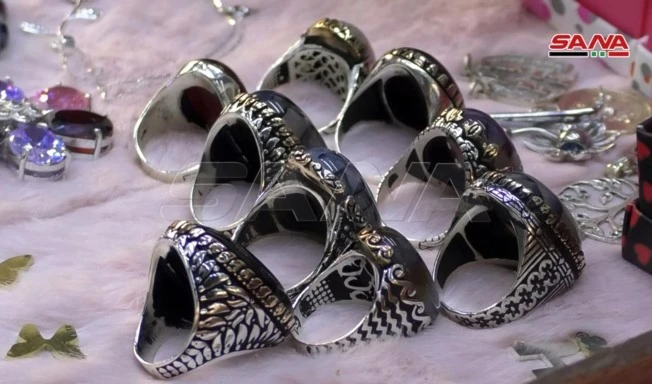 Artesanos de Damasco sobresalen en la joyería de plata.