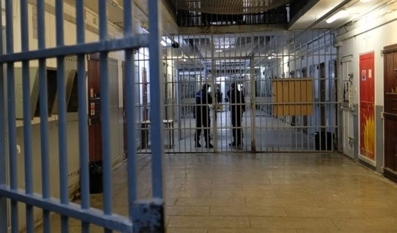 Arabia Saudita anunció la detención de 298 funcionarios en el Reino, incluidos oficiales del Ejército y la Policía, bajo sospecha de participación en sobornos y abuso de sus cargos. Arabia Saudita anunció la detención de 298 funcionarios en el Reino, incluidos oficiales del Ejército y la Policía, bajo sospecha de participación en sobornos y abuso de sus cargos.