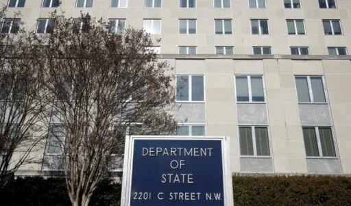 David Hale ordenó a todas las oficinas diplomáticas que presenten lo que los países extranjeros pueden vender en "suministros y equipos médicos vitales" a los Estados Unidos. 