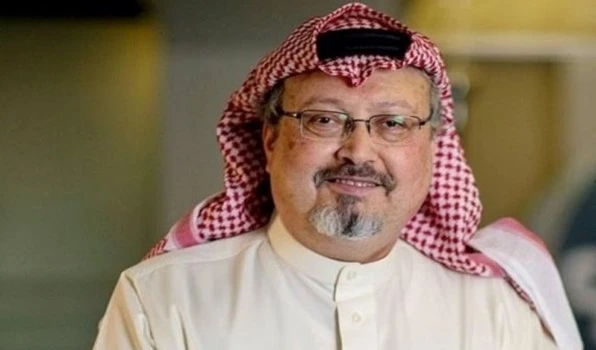 La declaración del Fiscal General también acusó al ex ‎jefe adjunto de inteligencia saudita, Ahmed Asiri, y al ex ‎asesor de la corte real, Saud al-Qahtani, de incitar al ‎asesinato deliberado de la víctima.